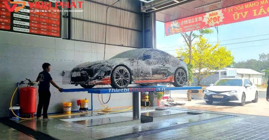 1200x800-cau-nang-1-tru--rua-xe-o-to-an-do-am-nen-thietbivinhphat.vn-lap-dat-khach-hang-11