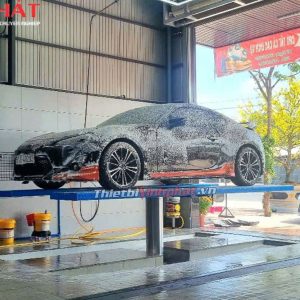 1200x800-cau-nang-1-tru--rua-xe-o-to-an-do-am-nen-thietbivinhphat.vn-lap-dat-khach-hang-11