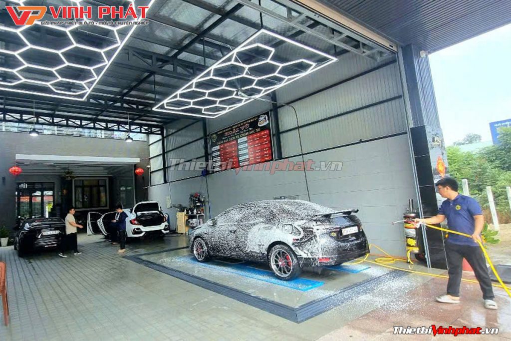 1200x800-cau-nang-1-tru--rua-xe-o-to-an-do-am-nen-thietbivinhphat.vn-lap-dat-khach-hang-2