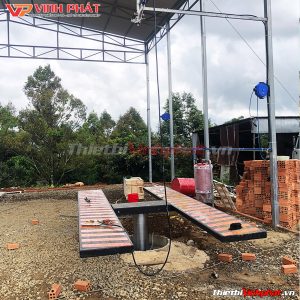 1200x800-cau-nang-1-tru--rua-xe-o-to-an-do-am-nen-thietbivinhphat.vn-lap-dat-khach-hang-5