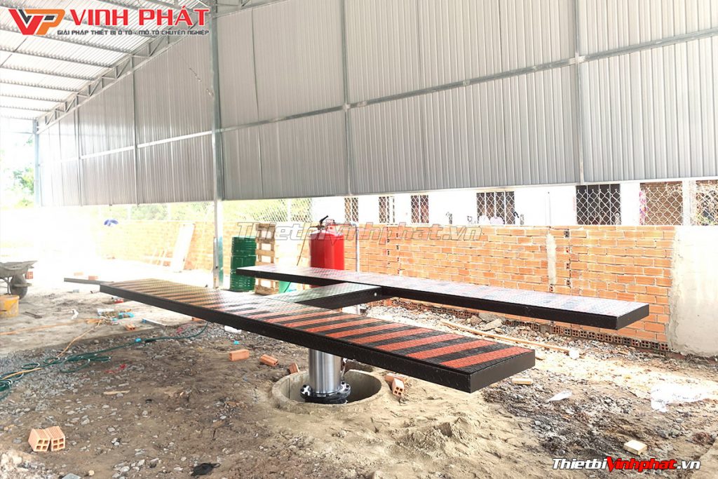 1200x800-cau-nang-1-tru--rua-xe-o-to-an-do-am-nen-thietbivinhphat.vn-lap-dat-khach-hang-6