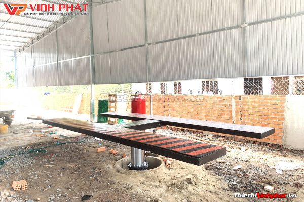 1200x800-cau-nang-1-tru--rua-xe-o-to-an-do-am-nen-thietbivinhphat.vn-lap-dat-khach-hang-6