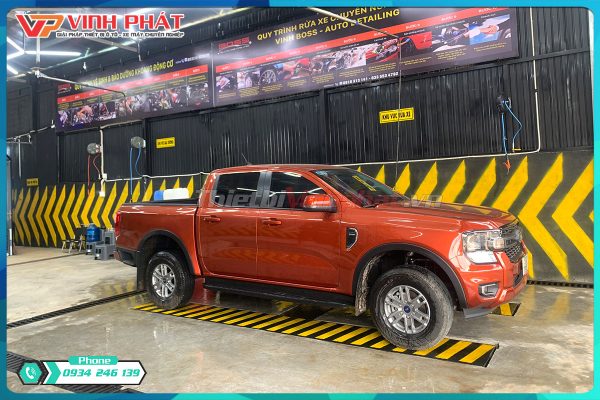 1200x800-cau-nang-1-tru--rua-xe-o-to-an-do-am-nen-thietbivinhphat.vn-lap-dat-khach-hang-8