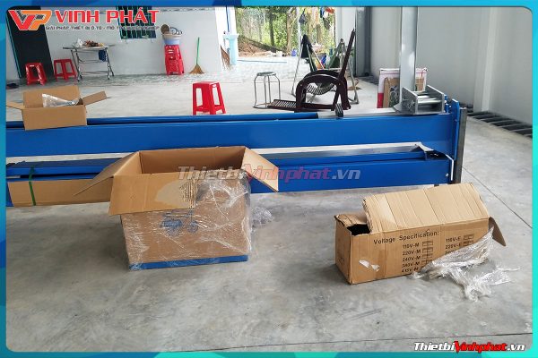 Cau-nang-o-to-2-tru-lion-auto-lift-LT-4000-345-10-thietbivinhphat.vn