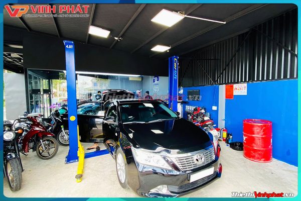 cau-nang-o-to-2-tru-giang-duoi-carlift-4-tan-2-thietbivinhphat.vn