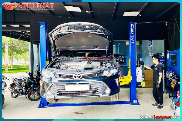 cau-nang-o-to-2-tru-giang-duoi-carlift-4-tan-3-thietbivinhphat.vn