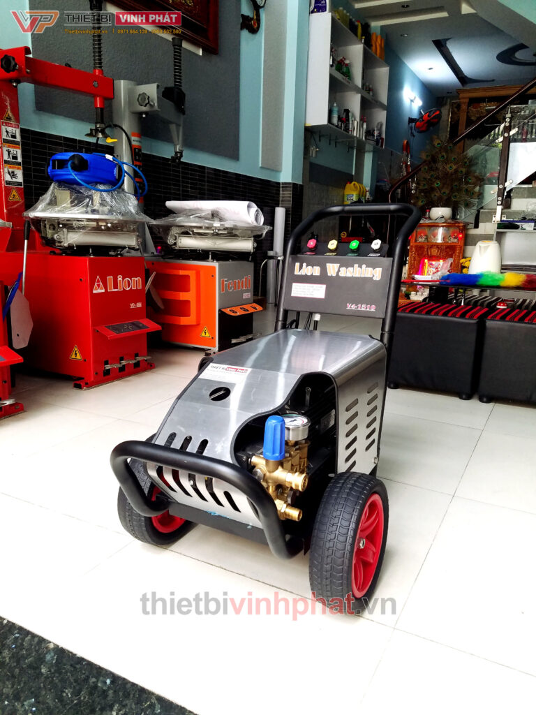 may-rua-xe-o-to-cap-ap-lion-washing-v4-1510-2-thietbivinhphat.vn.jpg