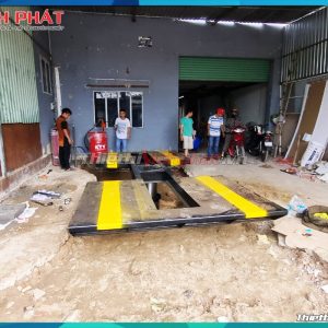 1200x800-cau-nang-1-tru--rua-xe-o-to-an-do-canh-buom-am-nen-thietbivinhphat.vn-lap-dat-khach-hang-2