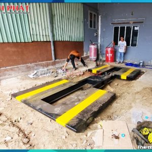 1200x800-cau-nang-1-tru--rua-xe-o-to-an-do-canh-buom-am-nen-thietbivinhphat.vn-lap-dat-khach-hang-3