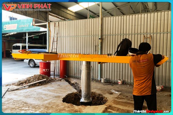cau-nang-1-tru-rua-xe-oto-viet-nam-canh-buon-2-thietbivinhphat.vn-lap-dat-khach-hang