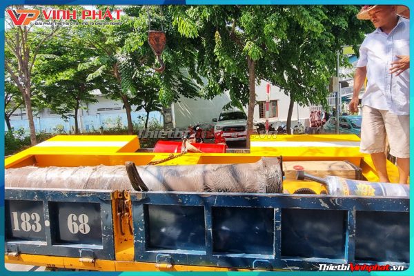 cau-nang-1-tru-rua-xe-oto-viet-nam-canh-buon-3-thietbivinhphat.vn-lap-dat-khach-hang