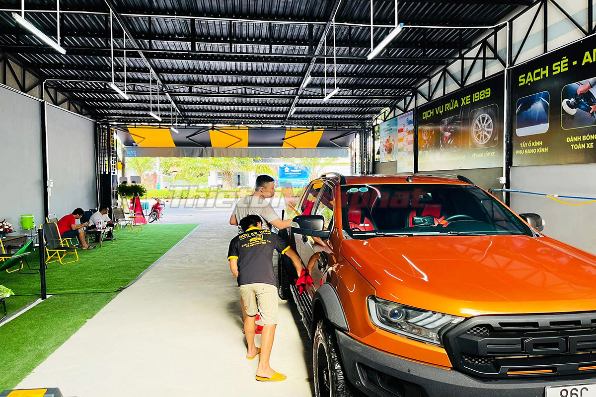 thiet-bi-rua-xe-cham-soc-xe-o-to-chuyen-nghiep-1thietbivinhphat (28)