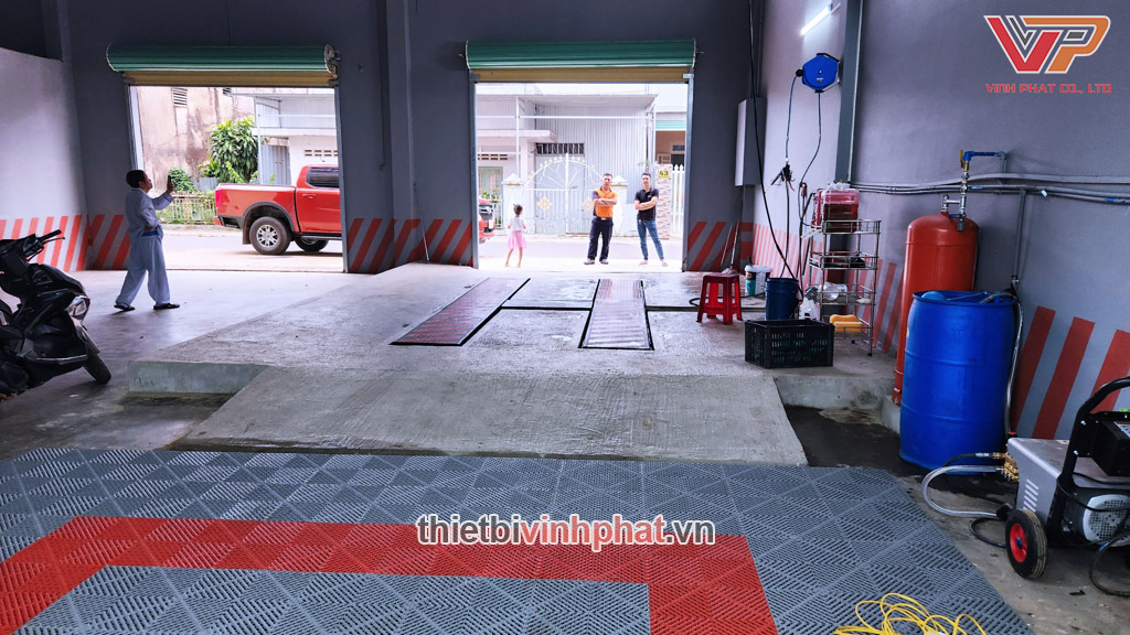 thiet-bi-rua-xe-cham-soc-xe-o-to-chuyen-nghiep-1thietbivinhphat (36)