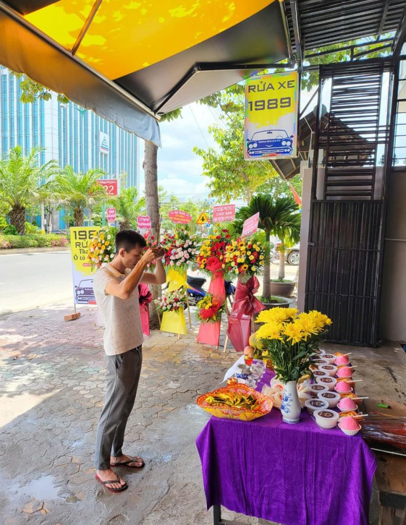 thiet-bi-rua-xe-cham-soc-xe-o-to-chuyen-nghiep-1thietbivinhphat (43)