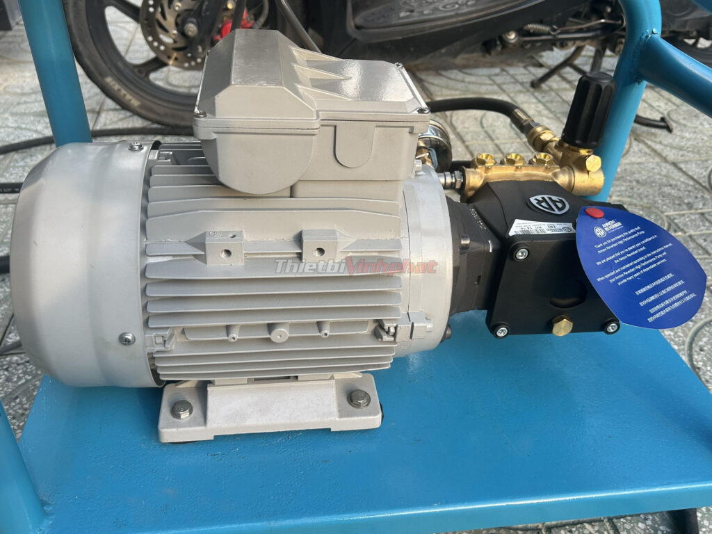 May-rua-xe-cao-ap-y-ar-annovi-reverberi-2.2kw-80-bar-14l-thietbivinhphat.vn (2)