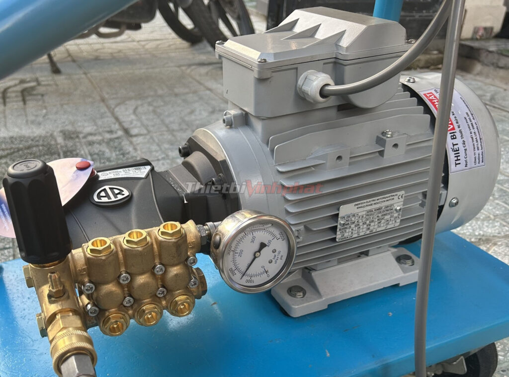 May-rua-xe-cao-ap-y-ar-annovi-reverberi-2.2kw-80-bar-14l-thietbivinhphat.vn (3)