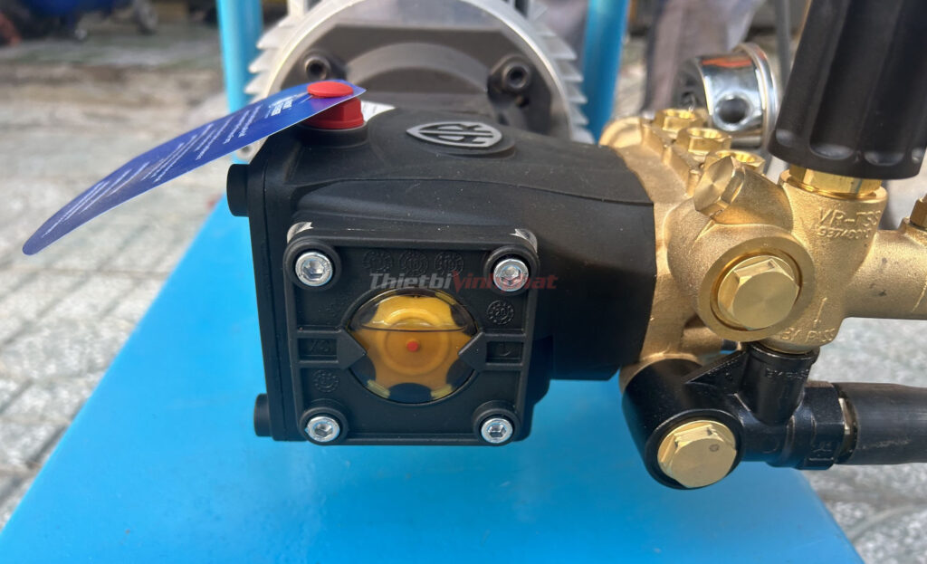 May-rua-xe-cao-ap-y-ar-annovi-reverberi-2.2kw-80-bar-14l-thietbivinhphat.vn (4)