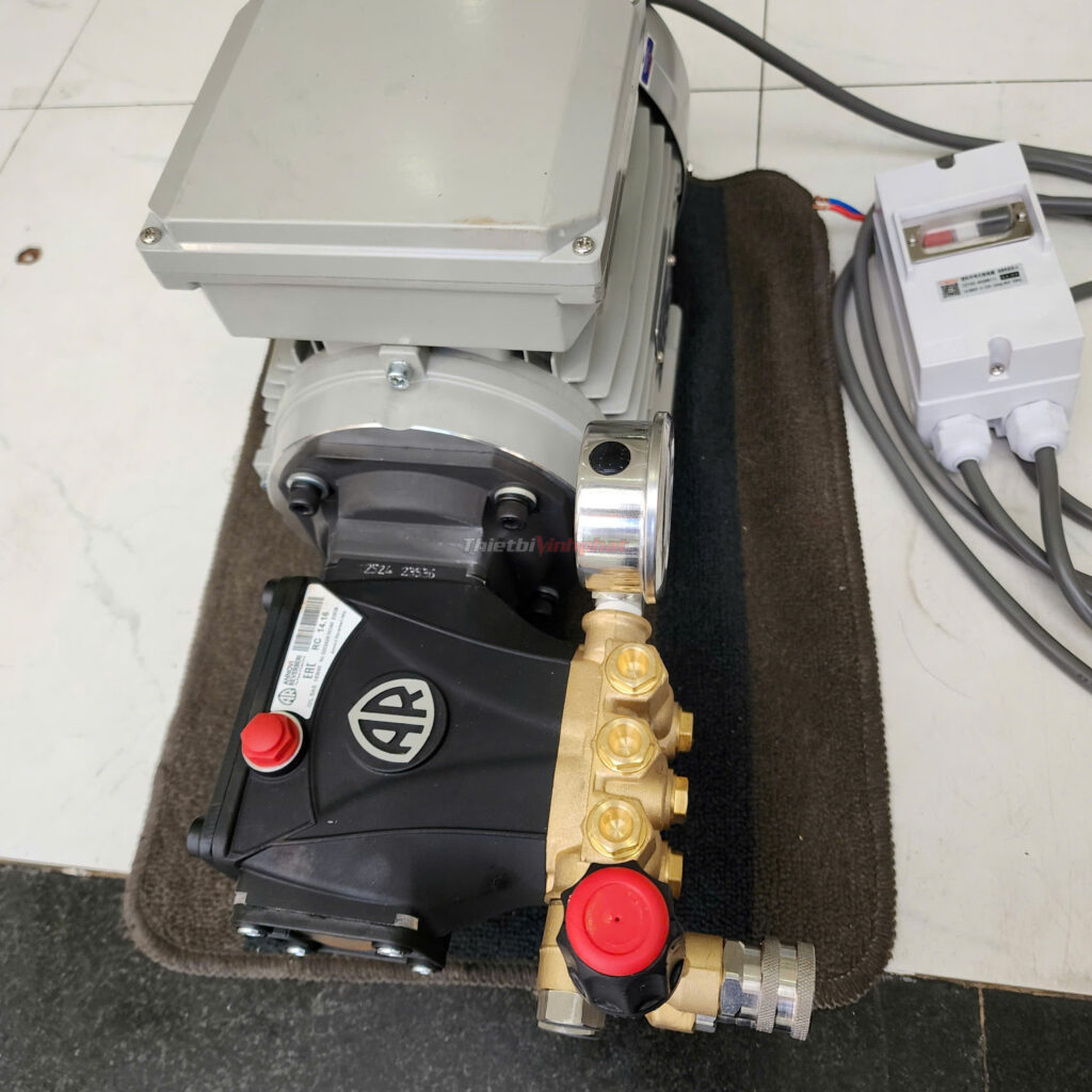 May-rua-xe-cao-ap-y-ar-annovi-reverberi-3kw-100-bar-14l-thietbivinhphat.vn (3)