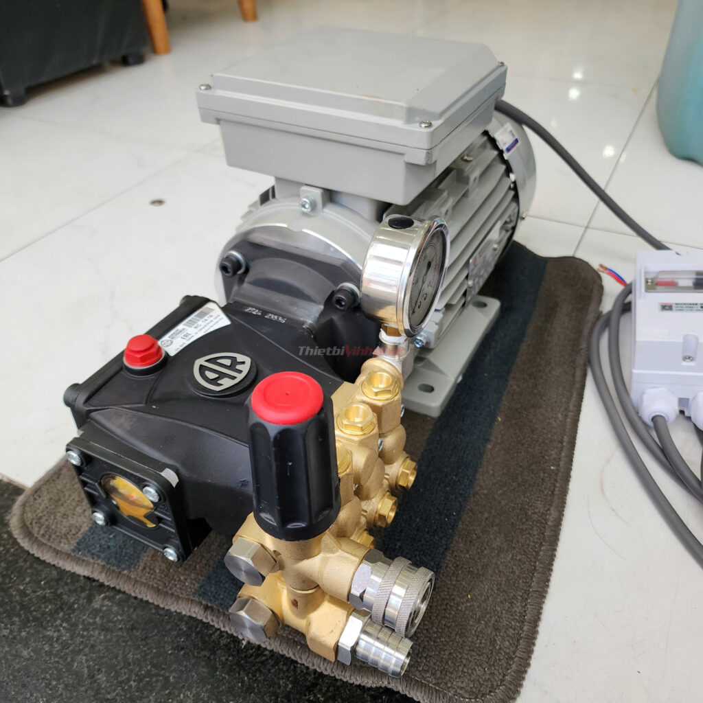 May-rua-xe-cao-ap-y-ar-annovi-reverberi-3kw-100-bar-14l-thietbivinhphat.vn (4)